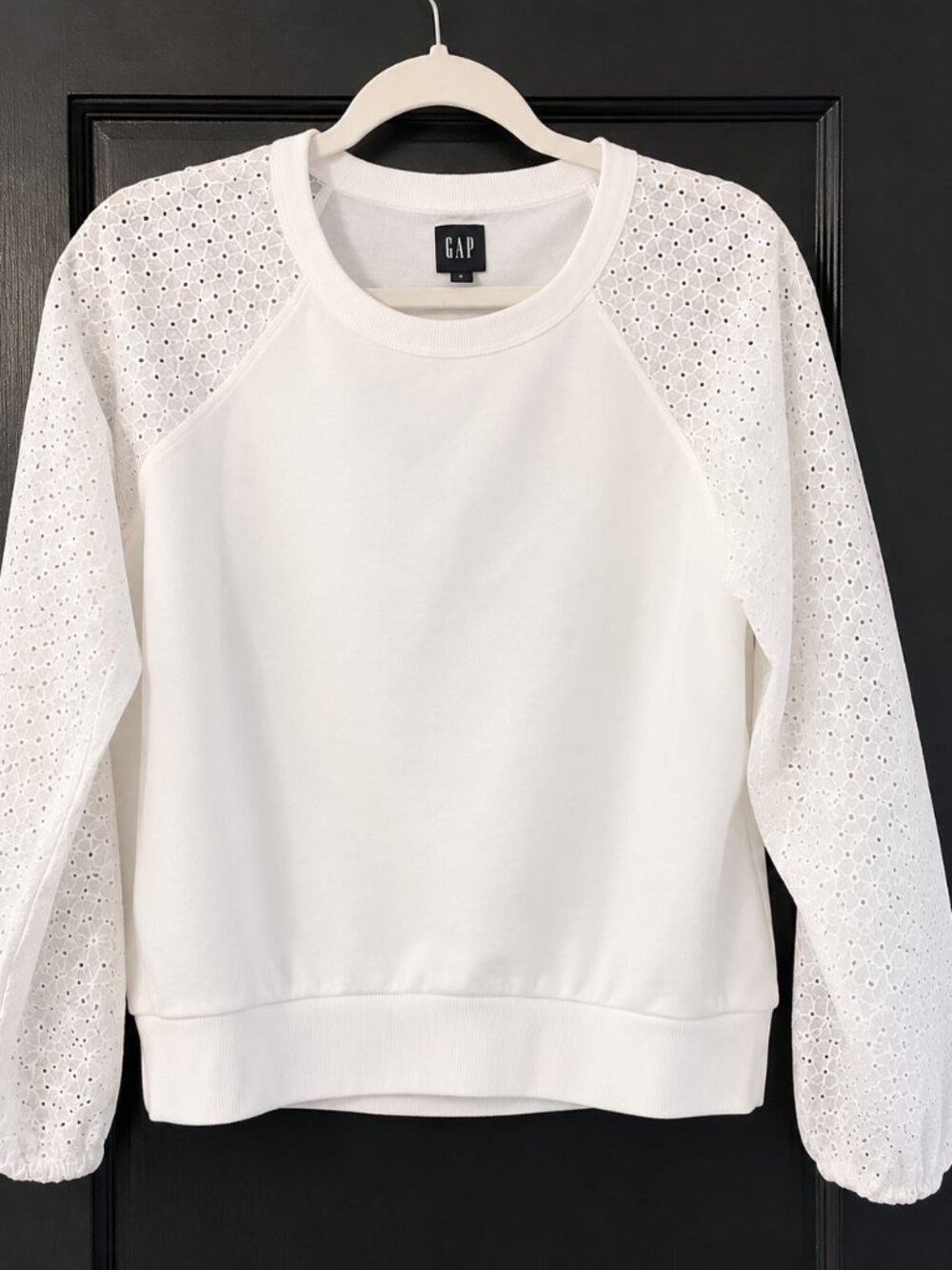 GAP Eyelet Sleeve Sweatshirt NWT – White – Size Small